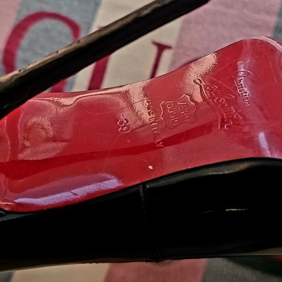 Christian Louboutin - Picture 4 of 4